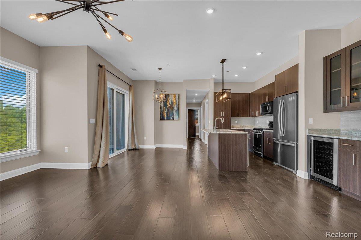 438 Selden Street 304