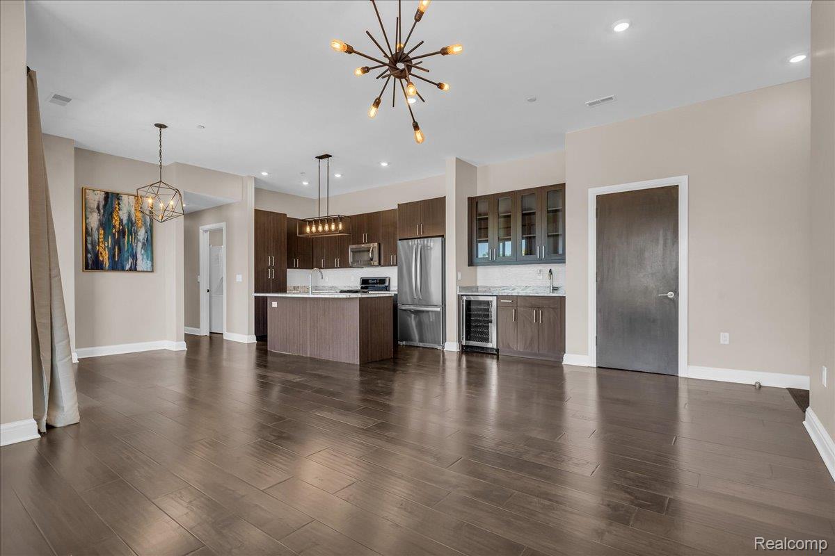 438 Selden Street 304