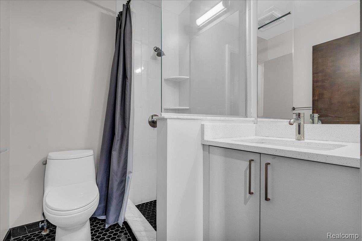 438 Selden Street 304