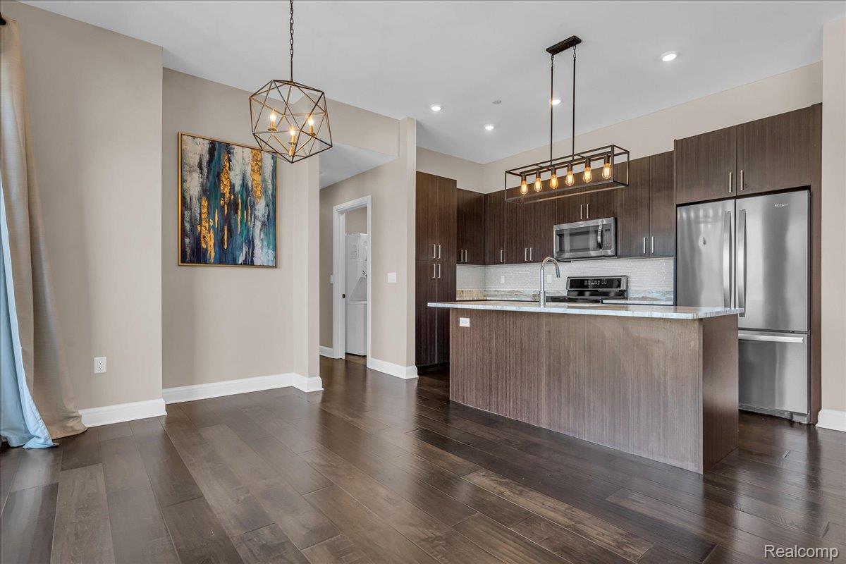 438 Selden Street 304