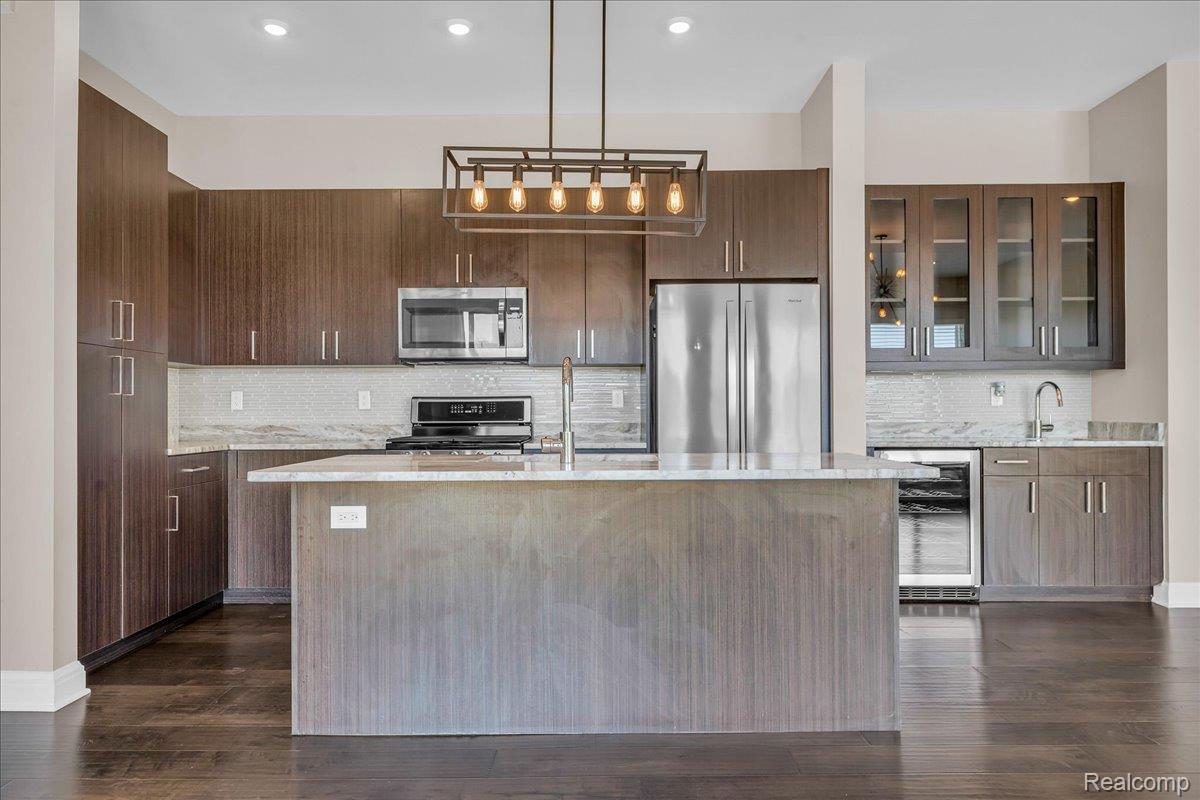 438 Selden Street 304