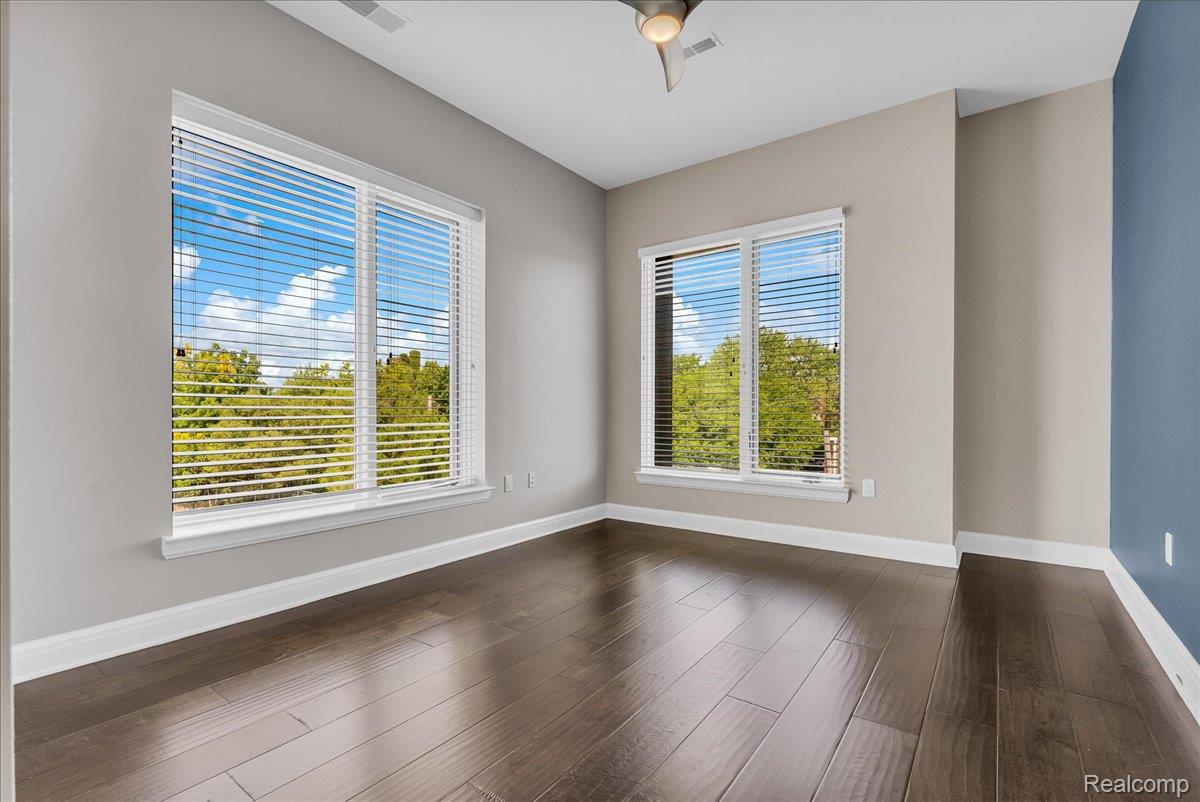 438 Selden Street 304