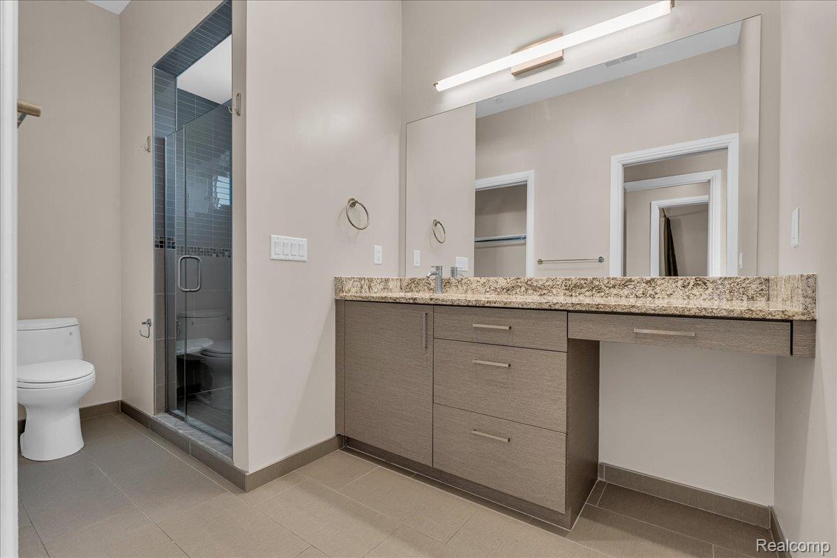 438 Selden Street 304