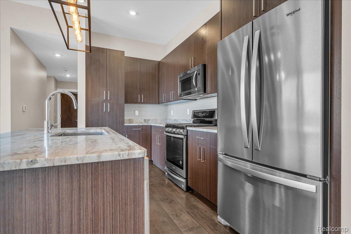 438 Selden Street 304