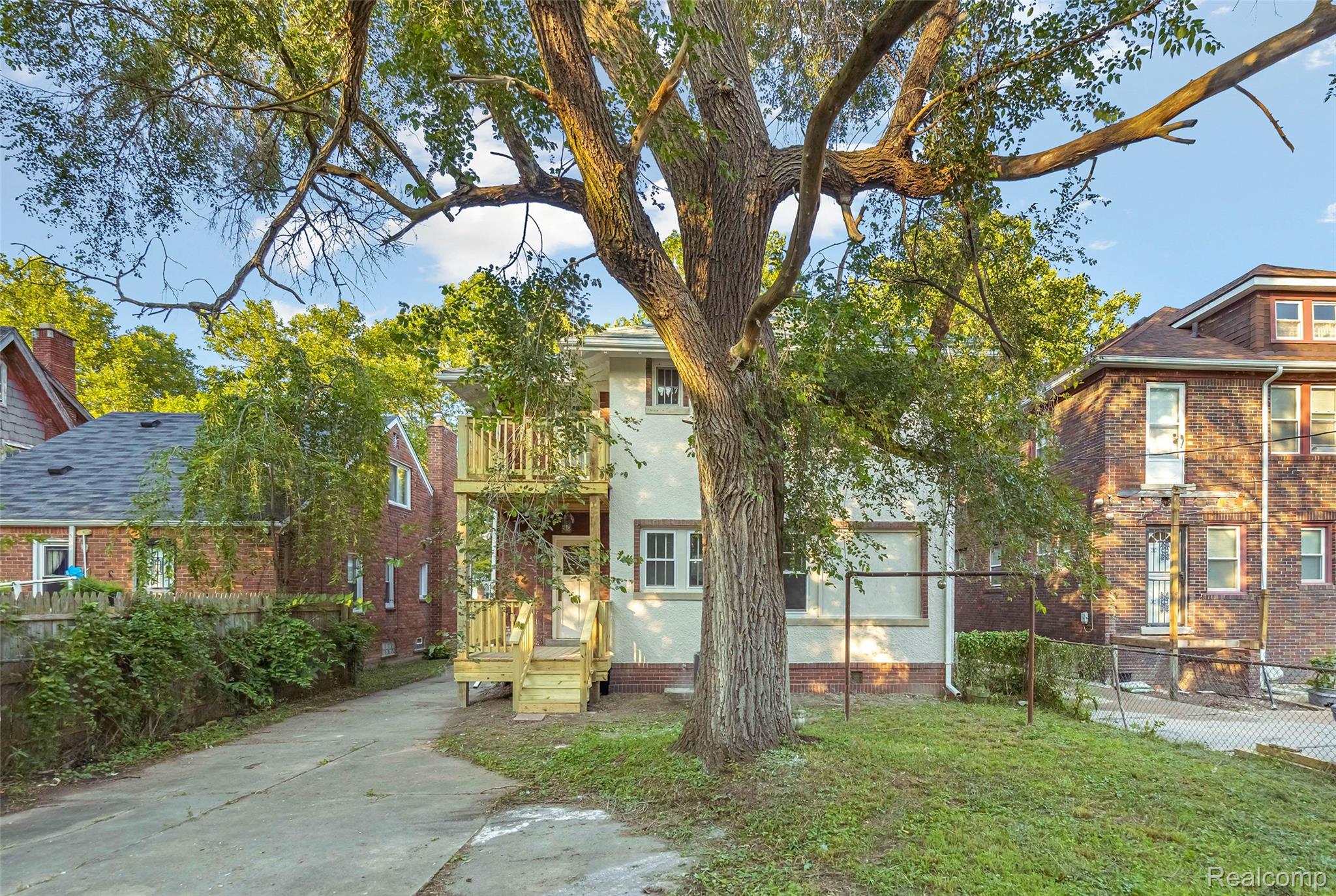561 Lakewood Street