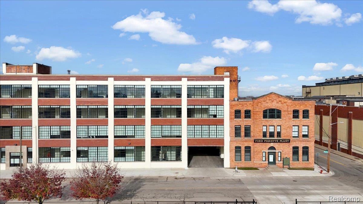 411 Piquette Avenue P