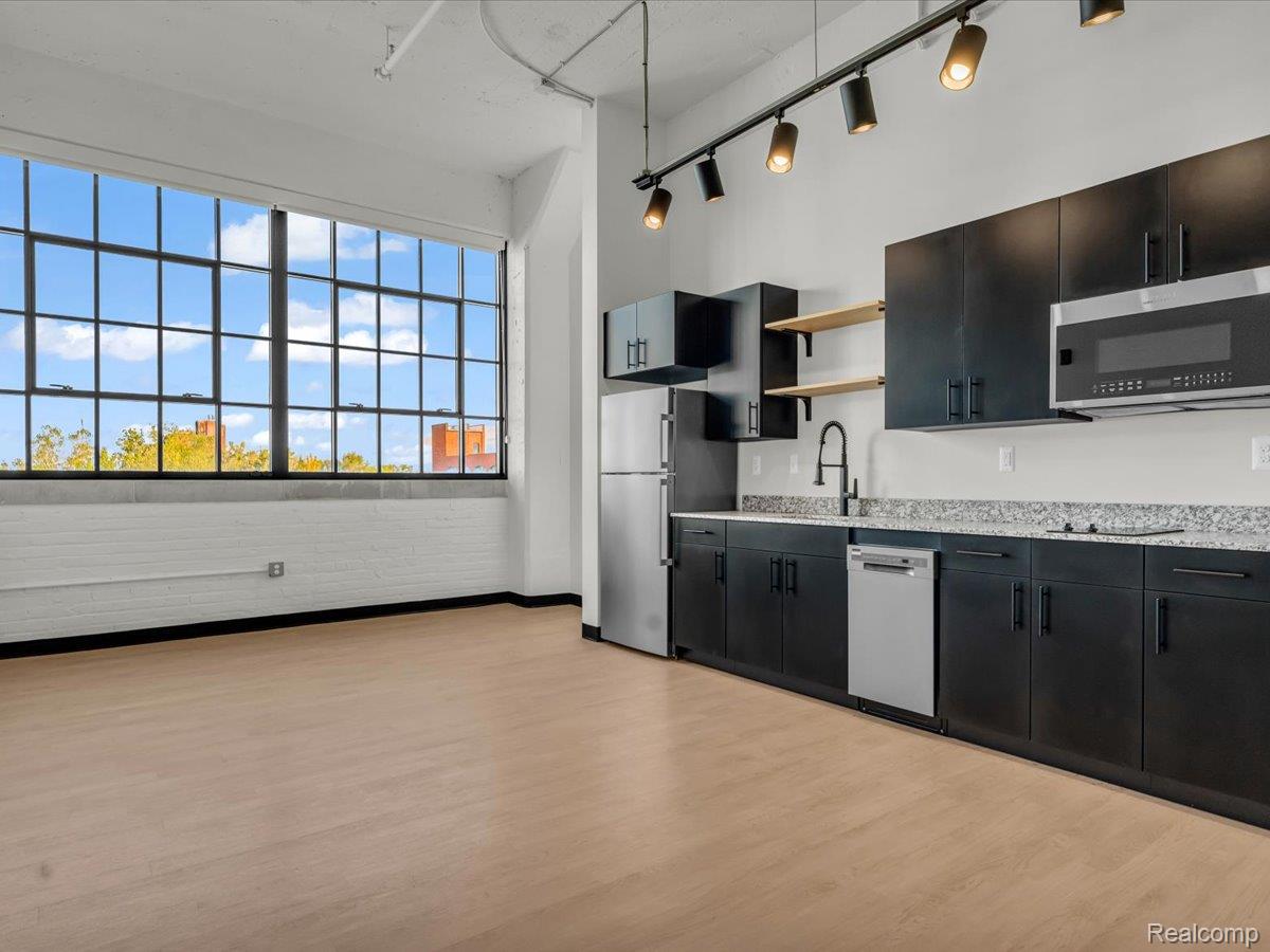 411 Piquette Avenue P