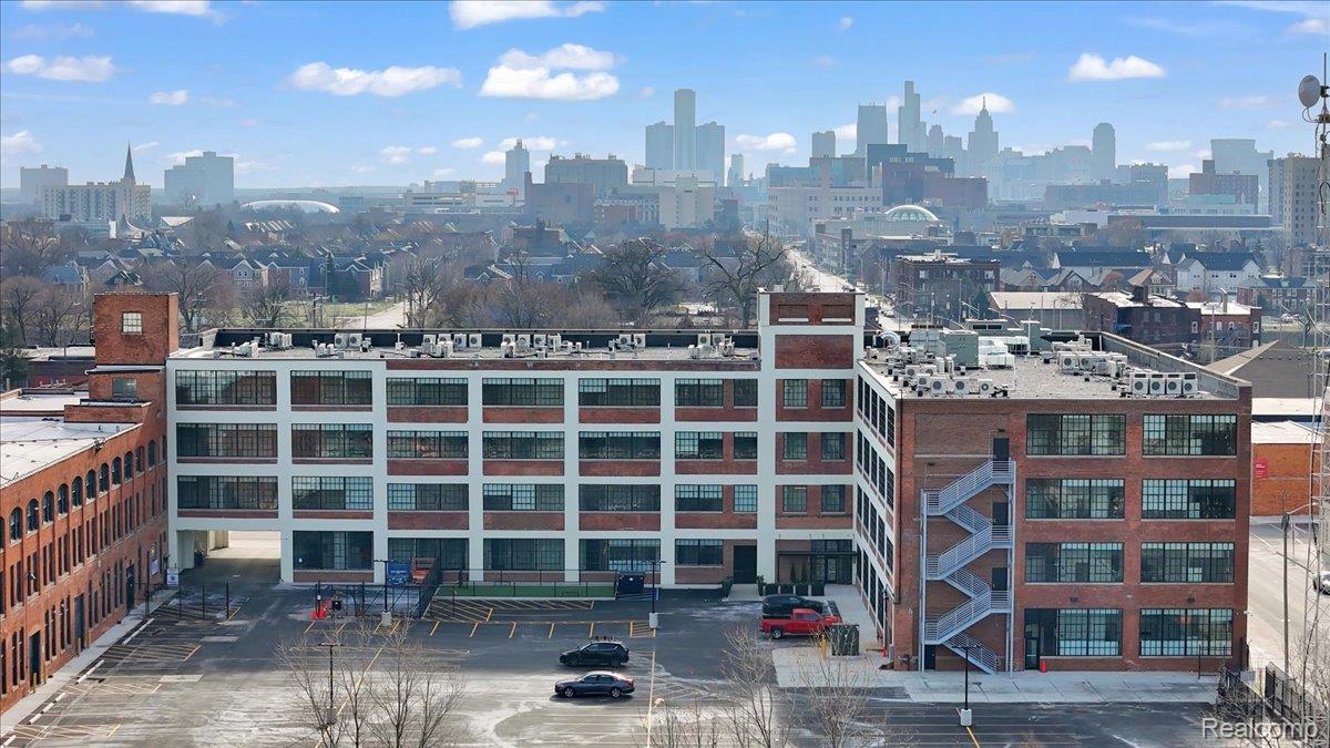 411 Piquette Avenue P