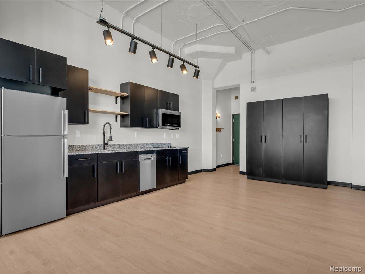 411 Piquette Avenue P