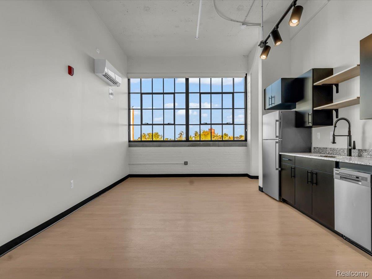 411 Piquette Avenue P