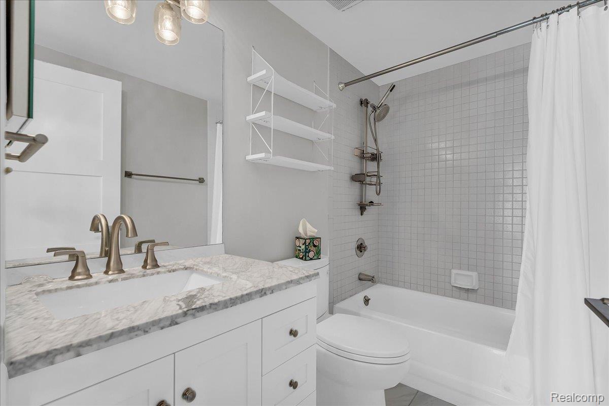 411 S Old Woodward Avenue 527