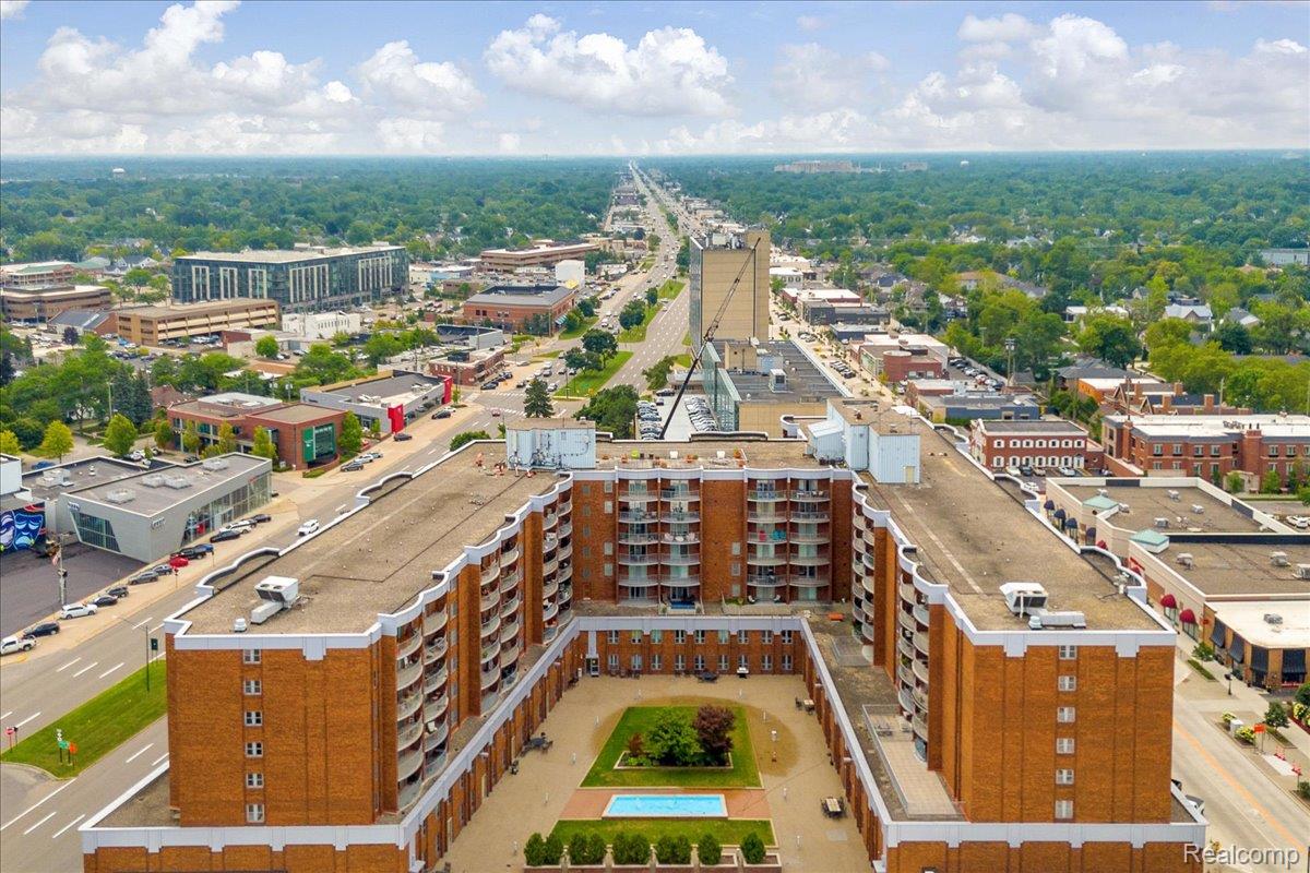 411 S Old Woodward Avenue 527