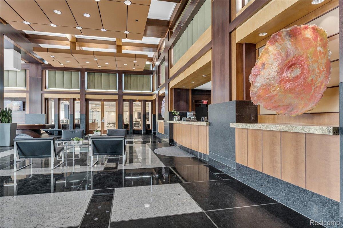 411 S Old Woodward Avenue 527