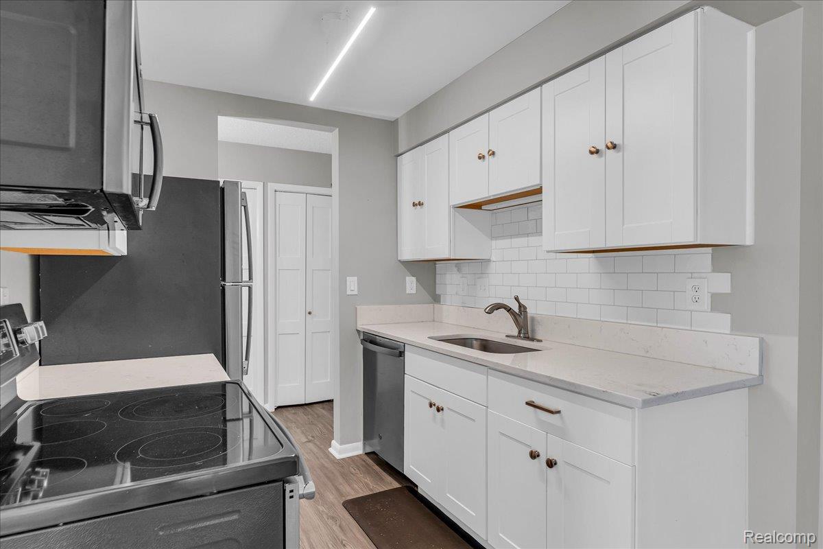 411 S Old Woodward Avenue 527