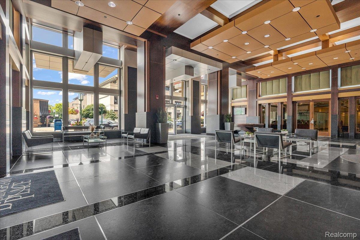 411 S Old Woodward Avenue 527