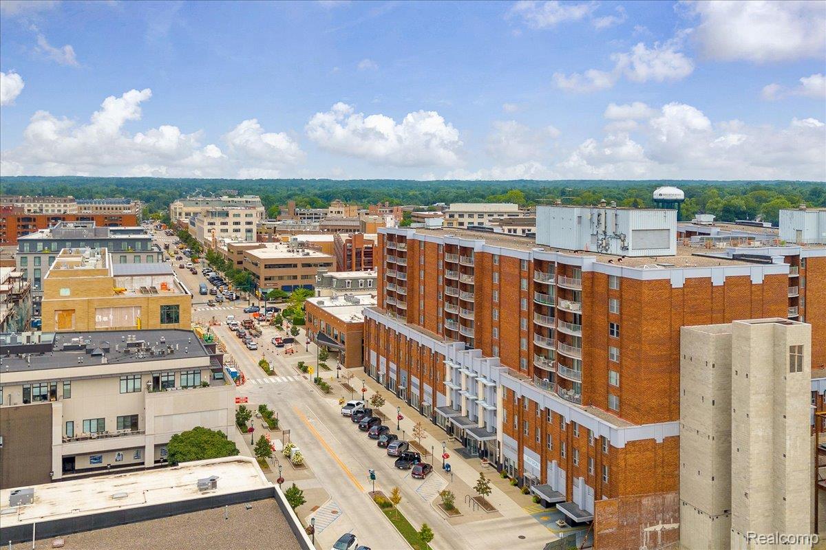 411 S Old Woodward Avenue 527