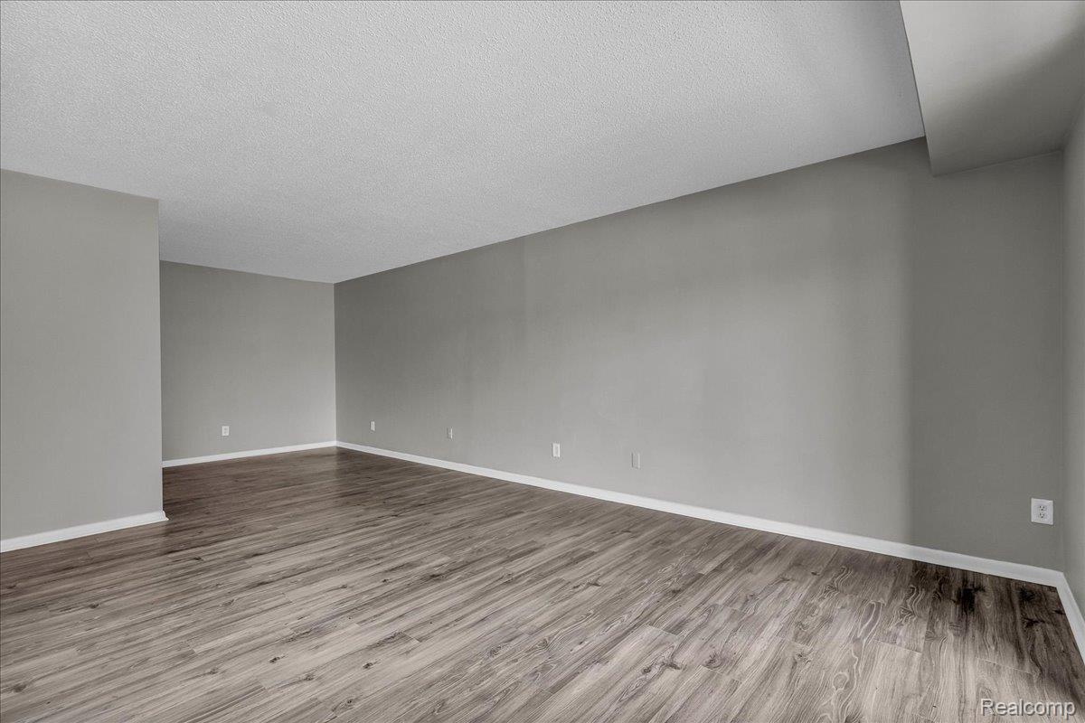 411 S Old Woodward Avenue 527