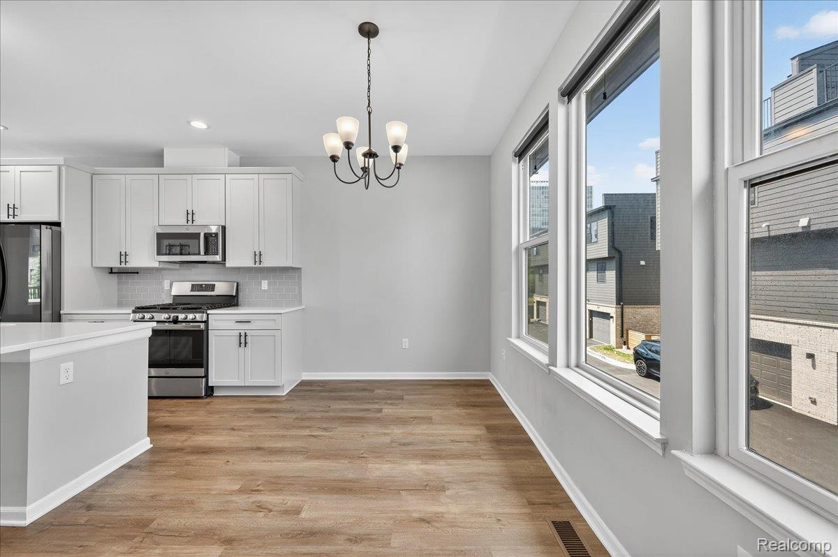 1087 Hampton Circle