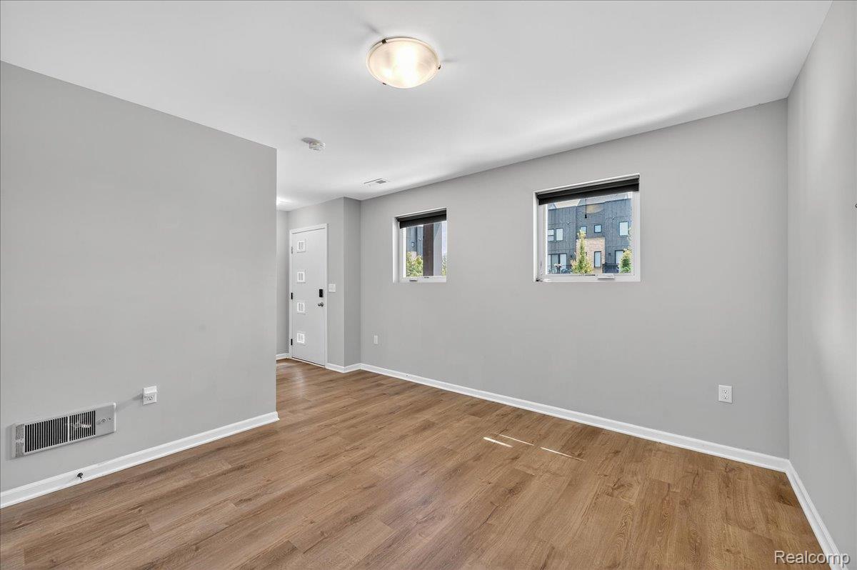 1087 Hampton Circle