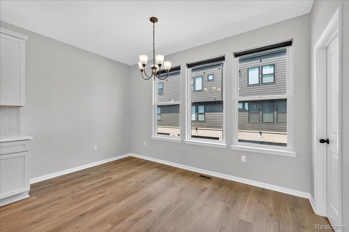 1087 Hampton Circle
