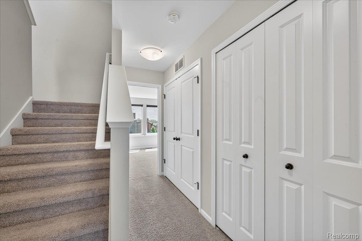 1087 Hampton Circle