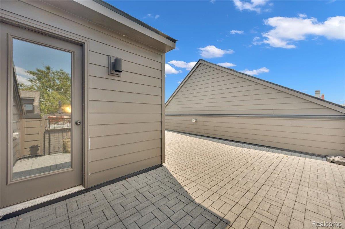 1087 Hampton Circle
