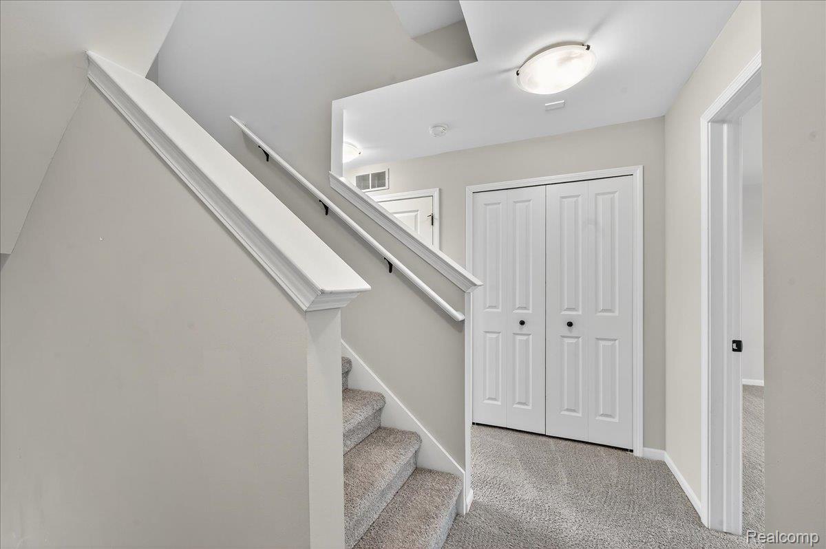 1087 Hampton Circle