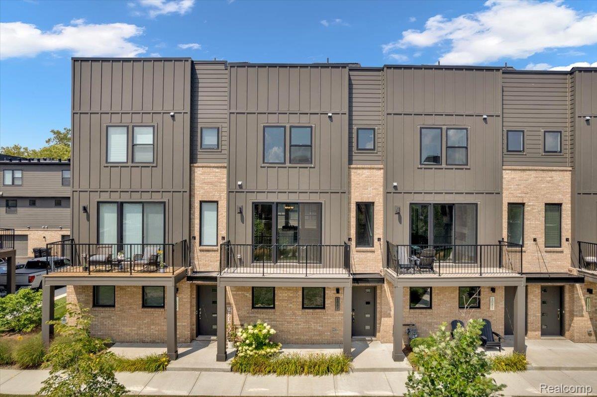 1087 Hampton Circle