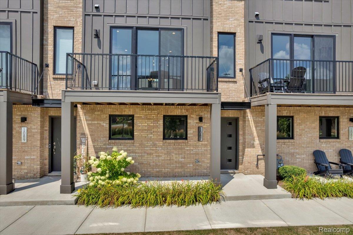 1087 Hampton Circle