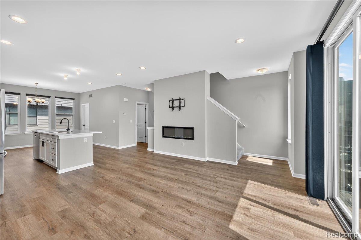 1087 Hampton Circle