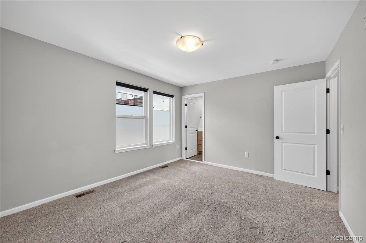 1087 Hampton Circle