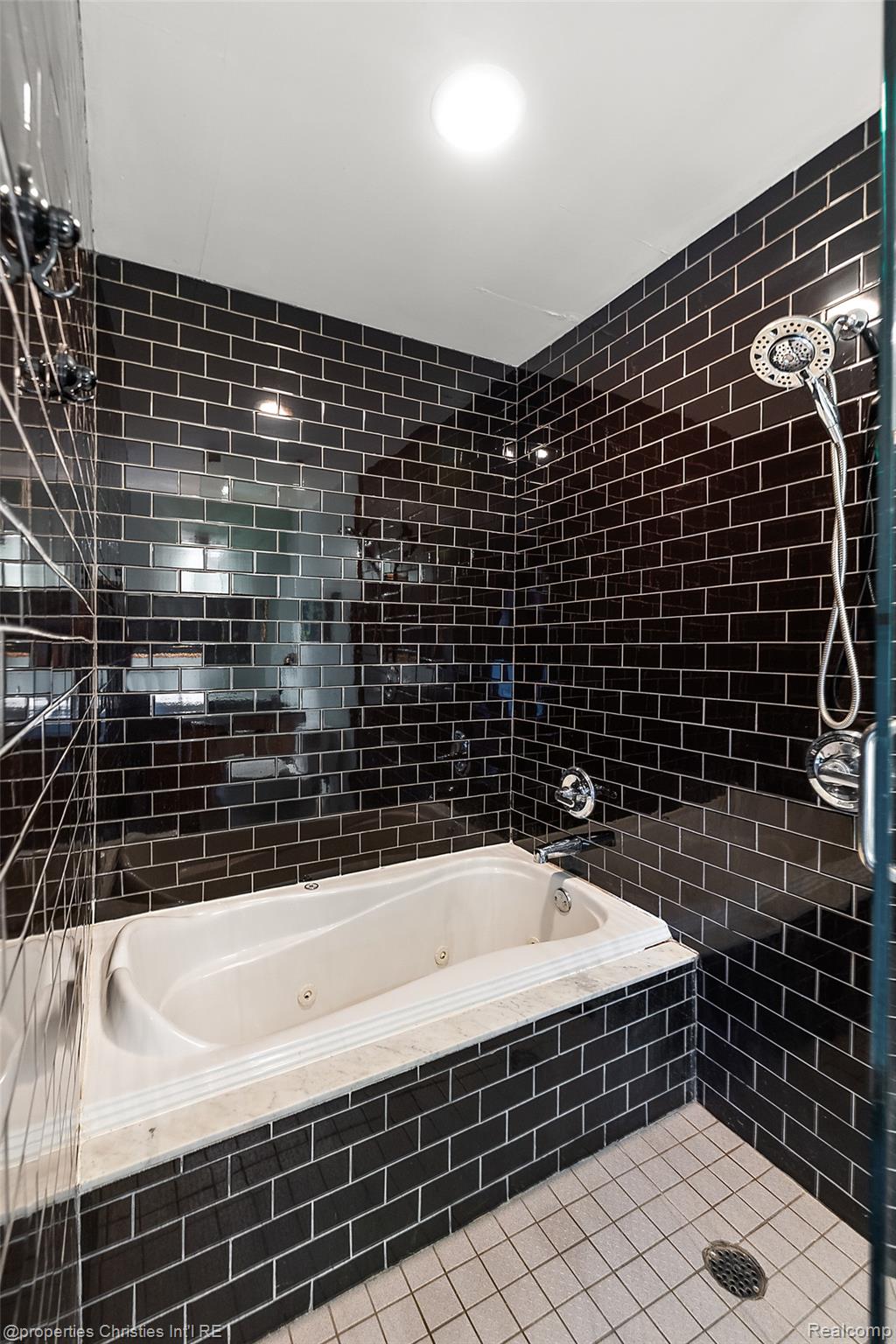 112 Watson Street 23