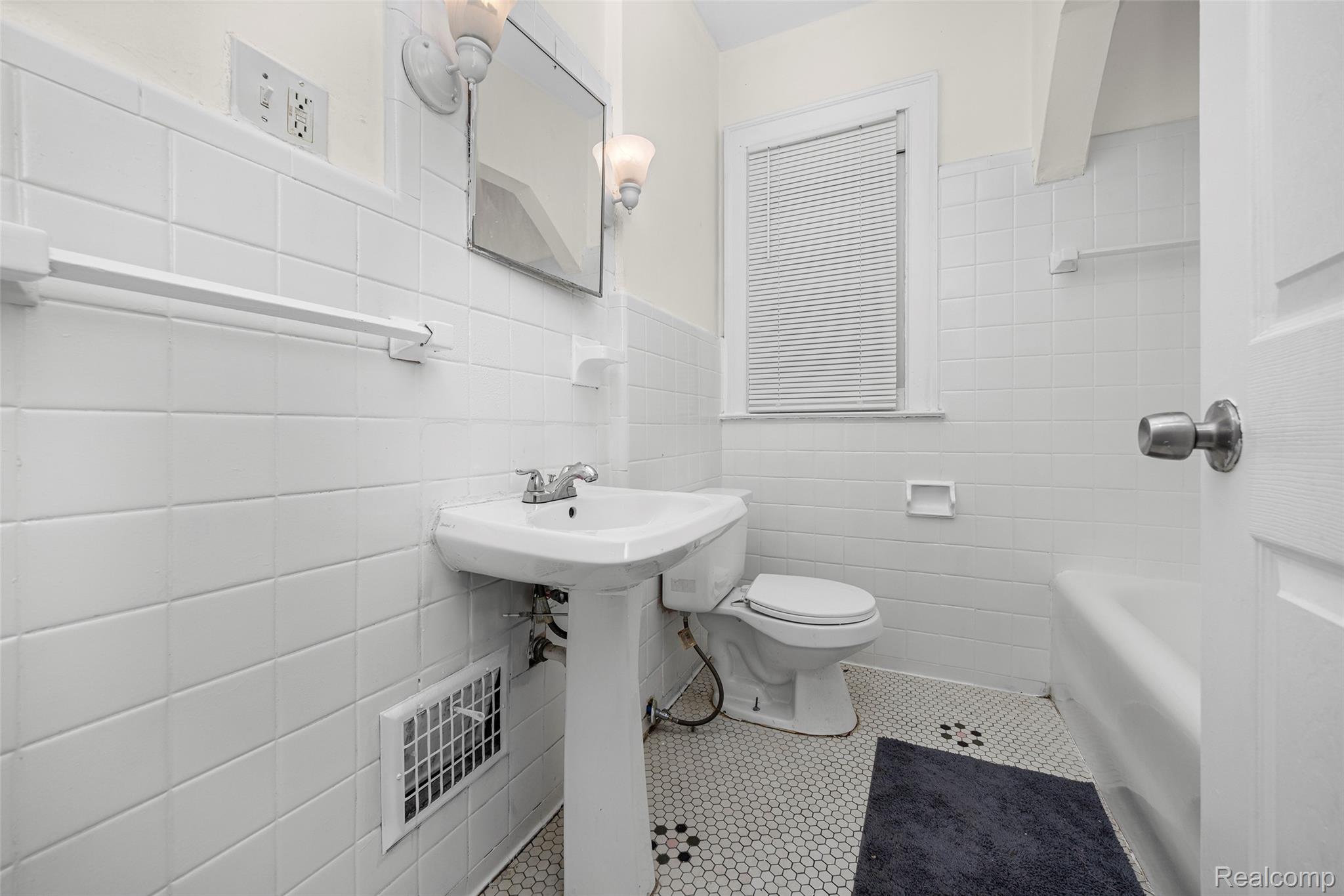 18680 Westphalia Street