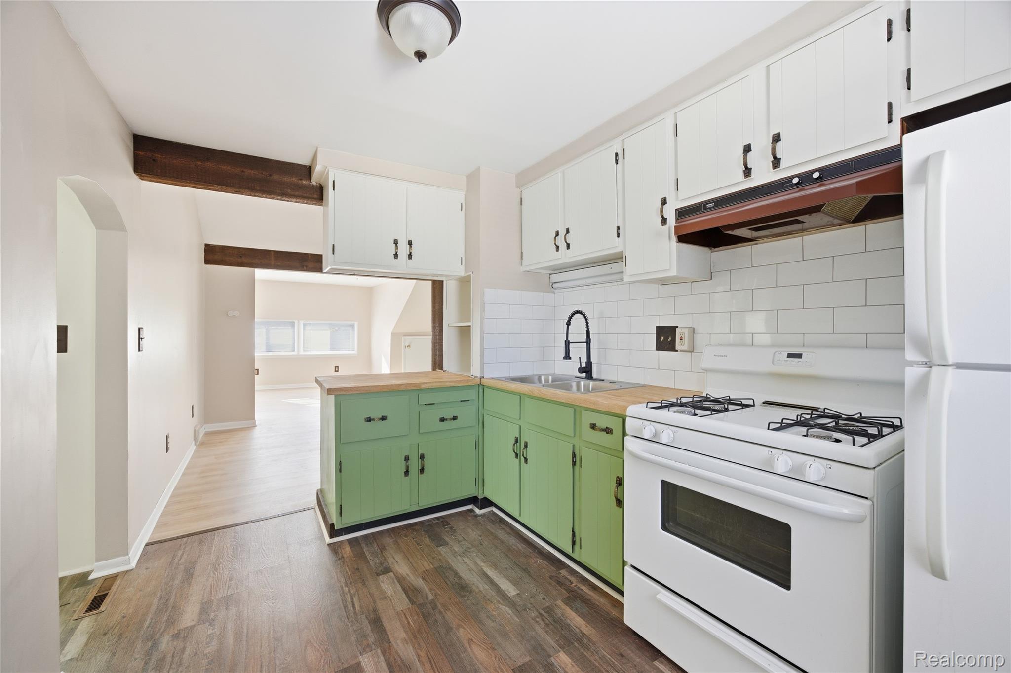 214 Woodsboro Drive