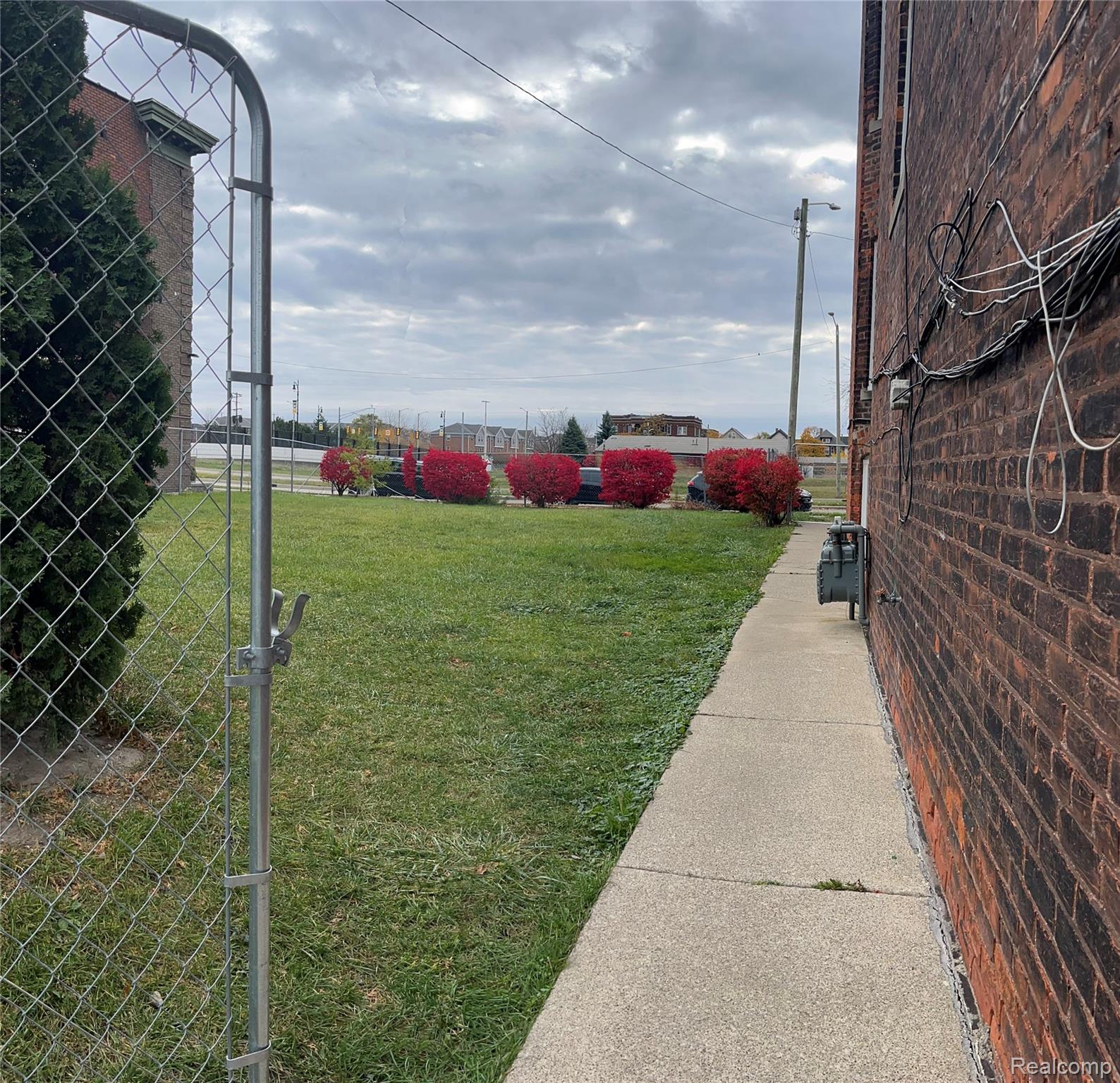 287 E EDSEL FORD Freeway Unit #8