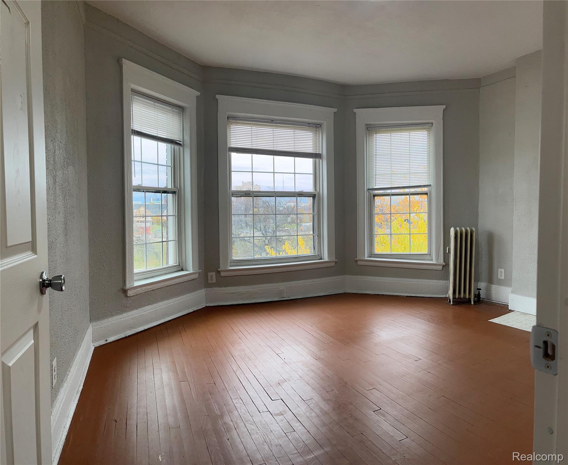 287 E EDSEL FORD Freeway Unit #8