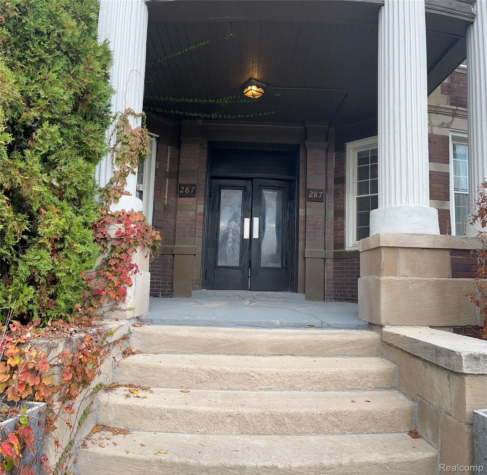 287 E EDSEL FORD Freeway Unit #8