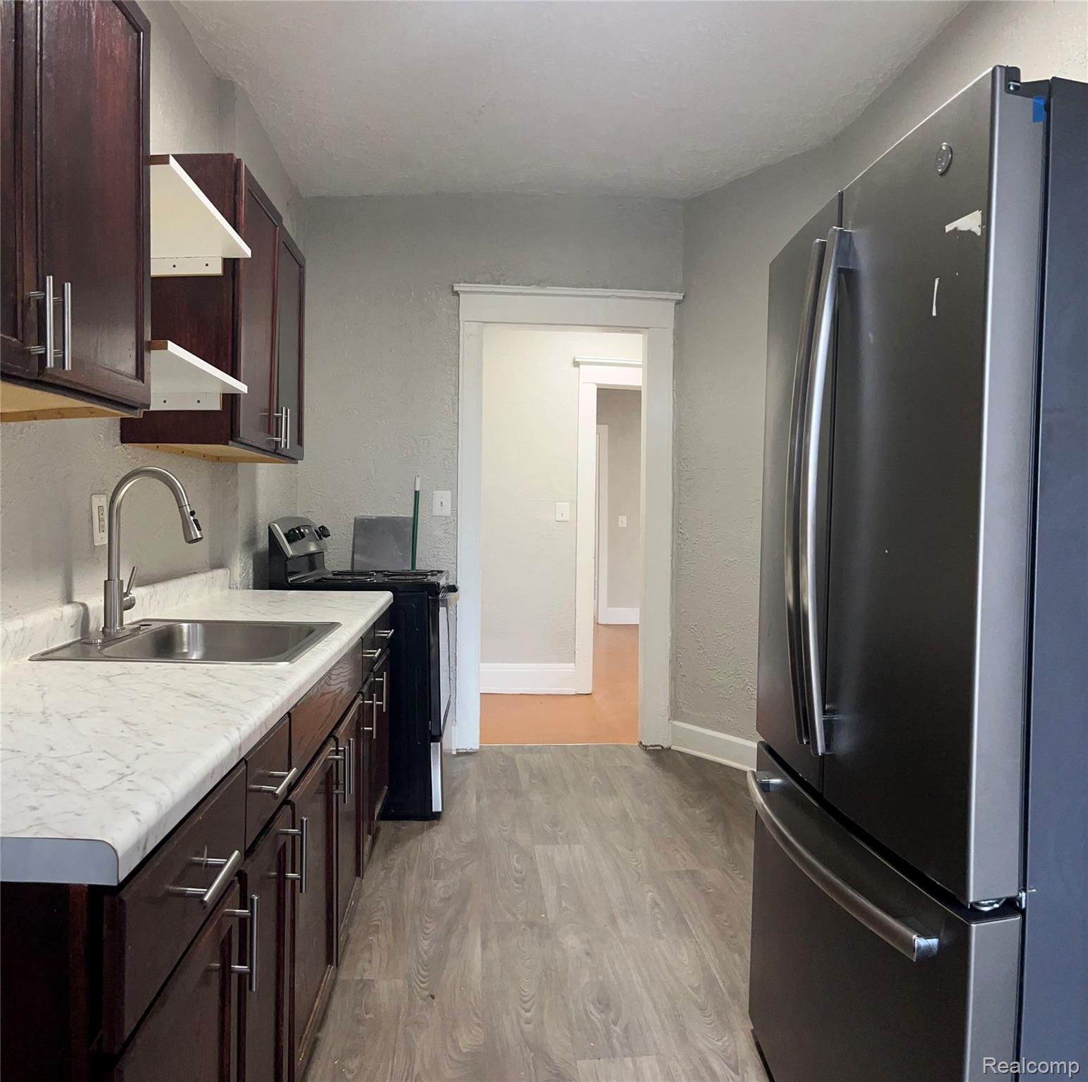 287 E EDSEL FORD Freeway Unit #8