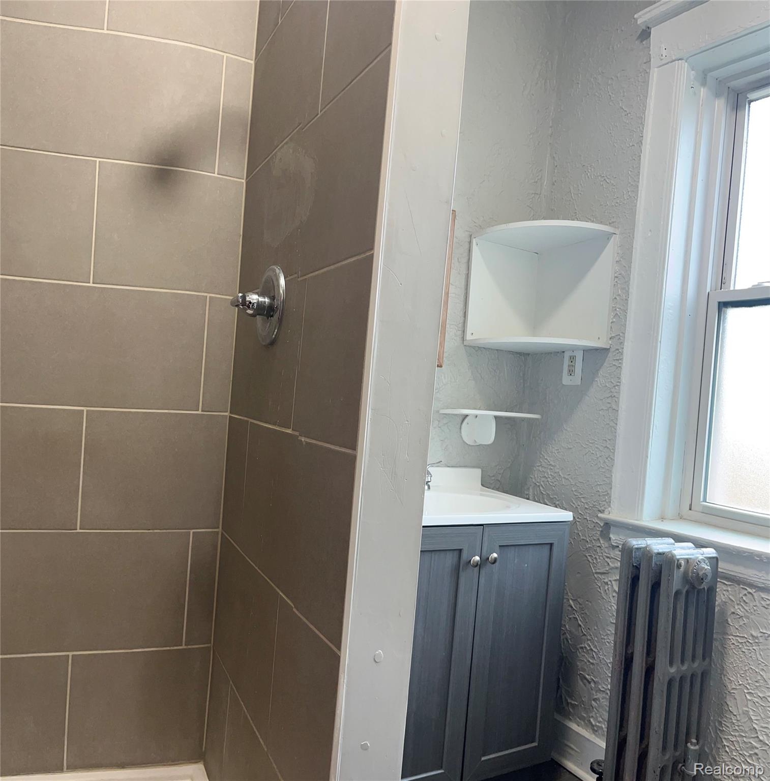 287 E EDSEL FORD Freeway Unit #8