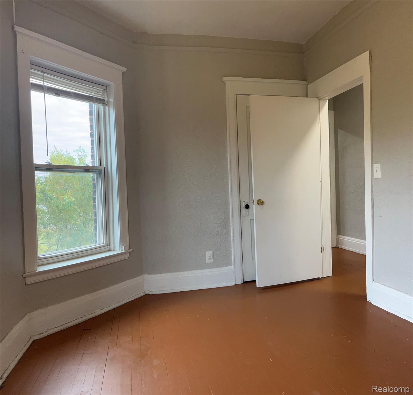 287 E EDSEL FORD Freeway Unit #8