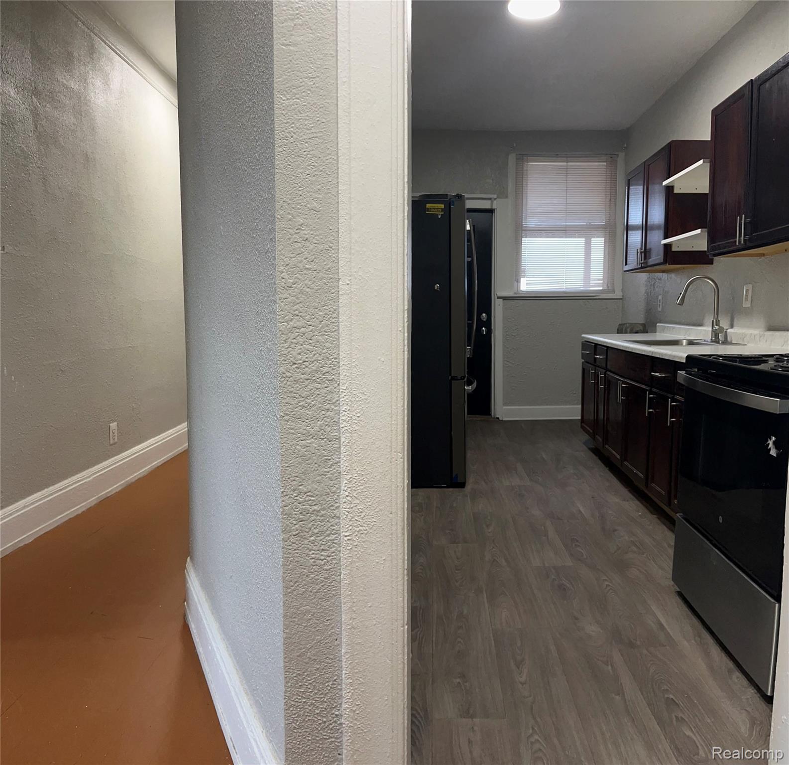 287 E EDSEL FORD Freeway Unit #8