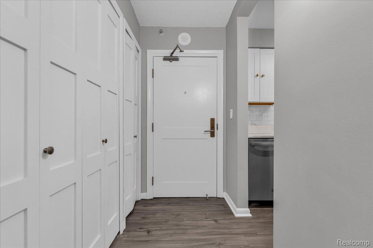 411 S Old Woodward Avenue 527