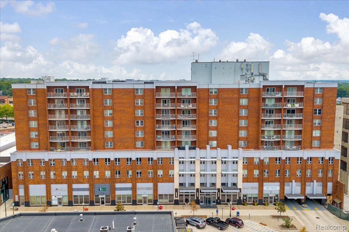 411 S Old Woodward Avenue 527