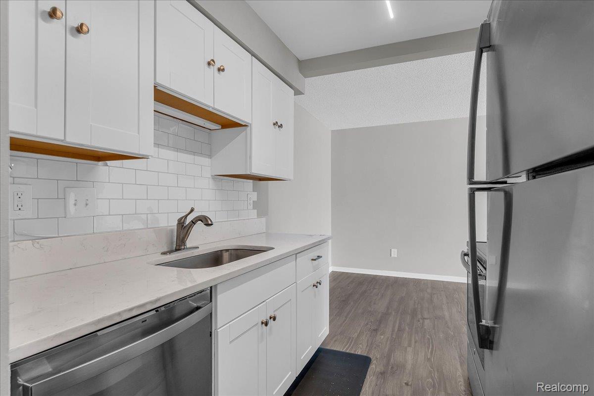 411 S Old Woodward Avenue 527