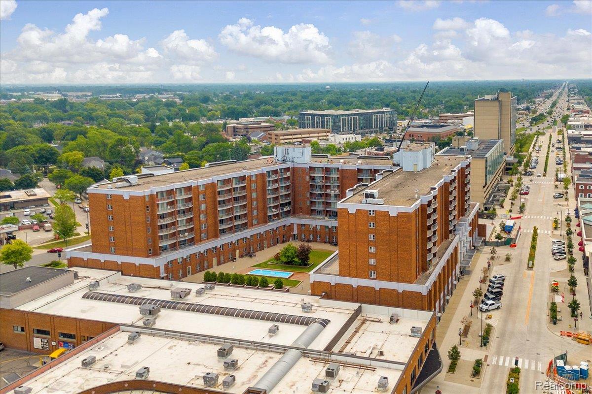 411 S Old Woodward Avenue 527