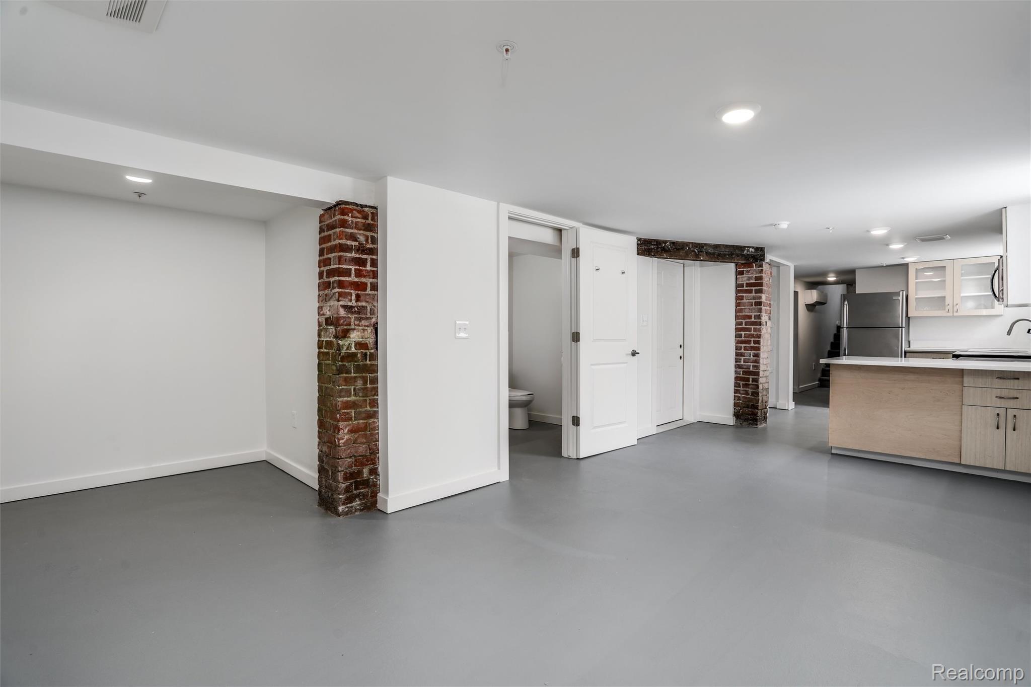 95 E Euclid Street 001