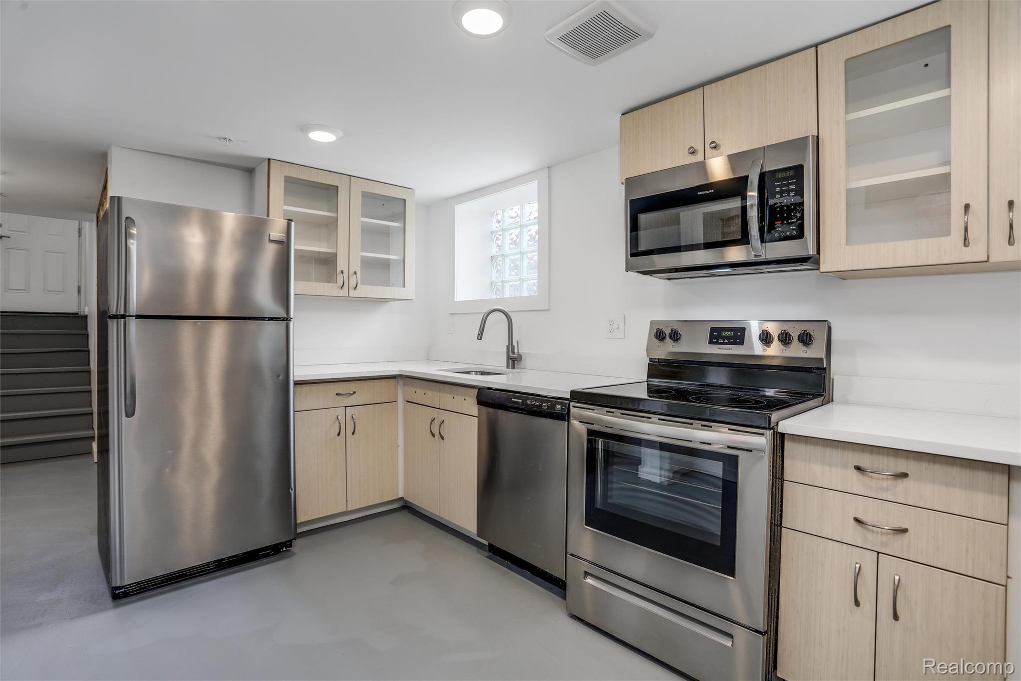 95 E Euclid Street 001