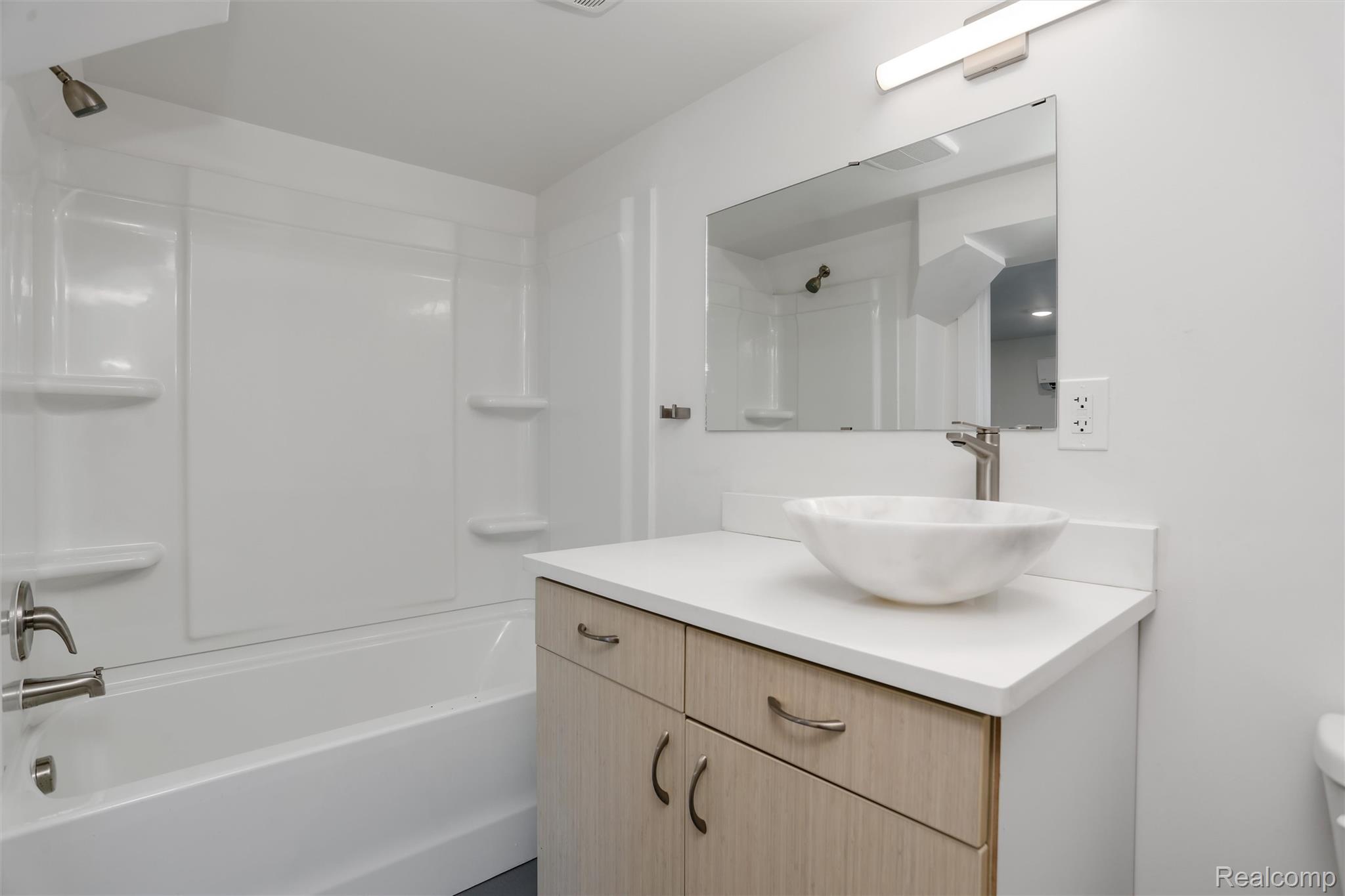 95 E Euclid Street 001