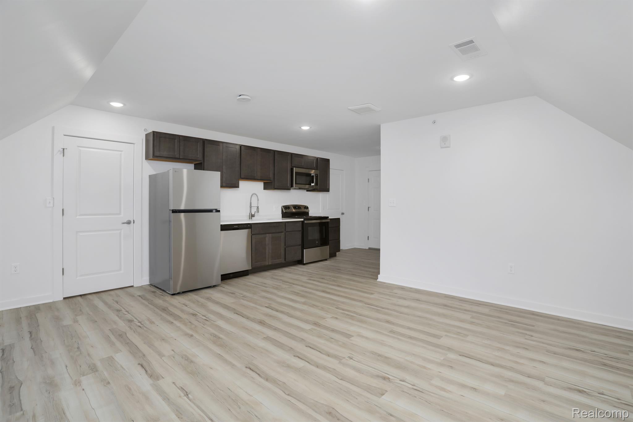 799 E Grand Boulevard 10