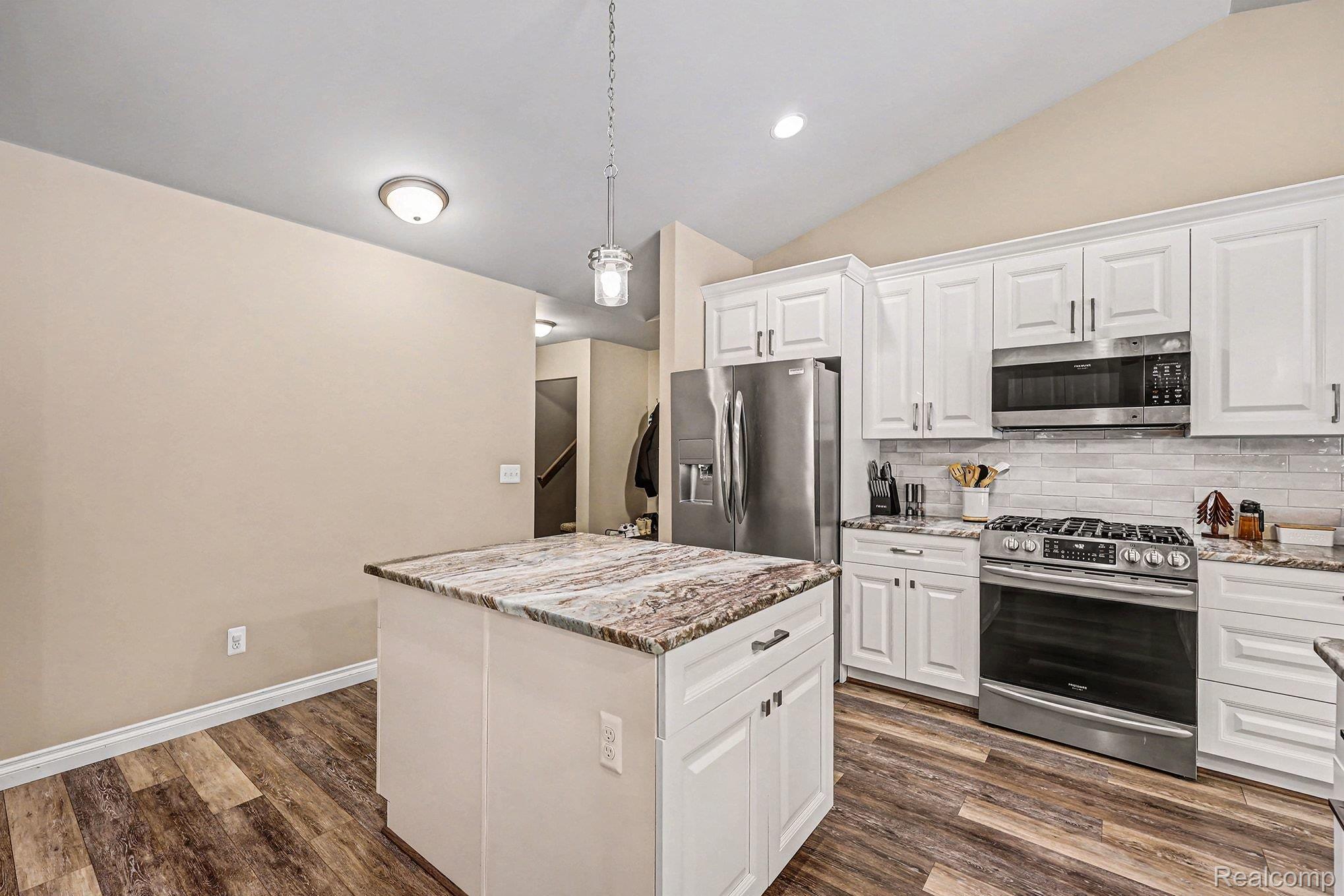 6303 High Road